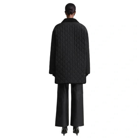 Quilted Barn Jacket in black